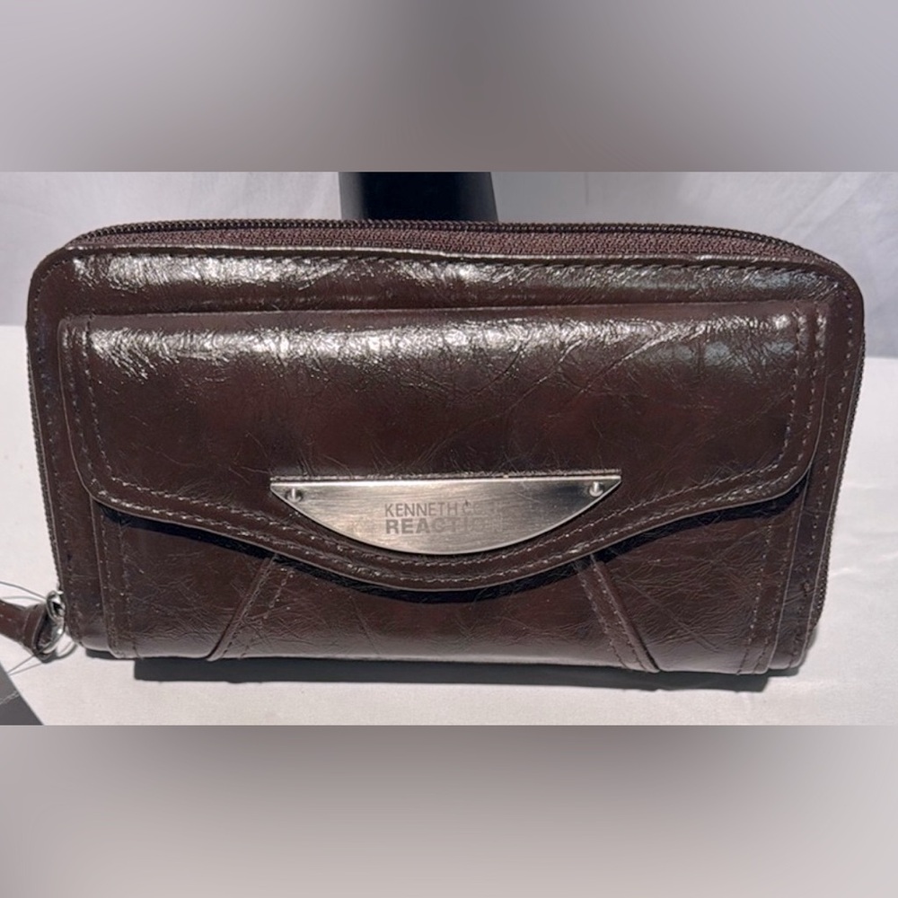 Kenneth Cole Reaction Brown Leather Wallet with Glossy Finish